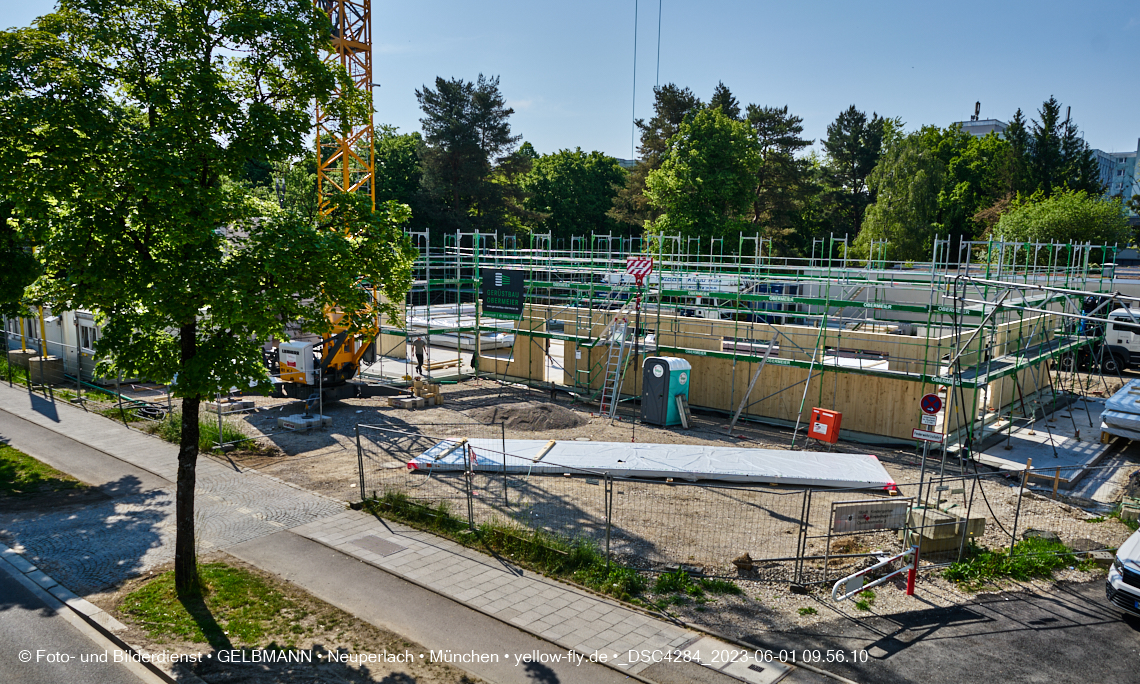 01.06.2023 - Neue Holzwände für das Haus für Kinder in Neuperlach in München